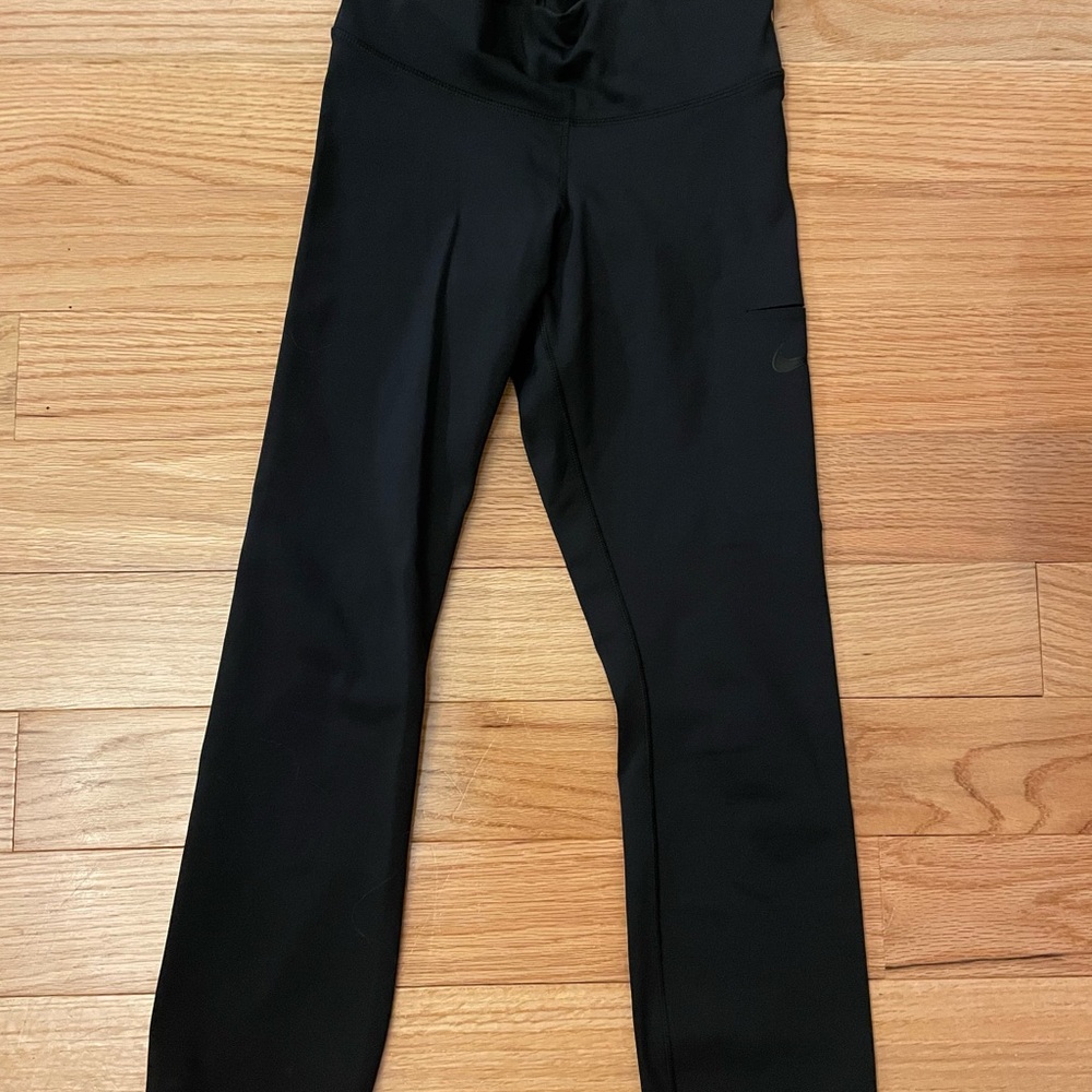 Nike dri-fit Black cropped leggings